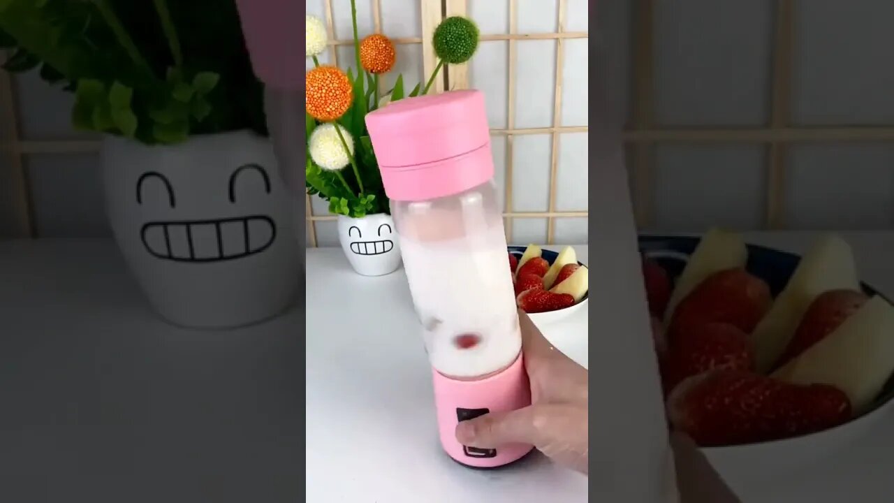 Portable Blender, Electric Rechargeable Juicer USB Juicer Cup, Fruit Mixer Jar Machine with 4 Blades