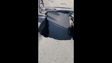 Huge sinkhole in Detroit