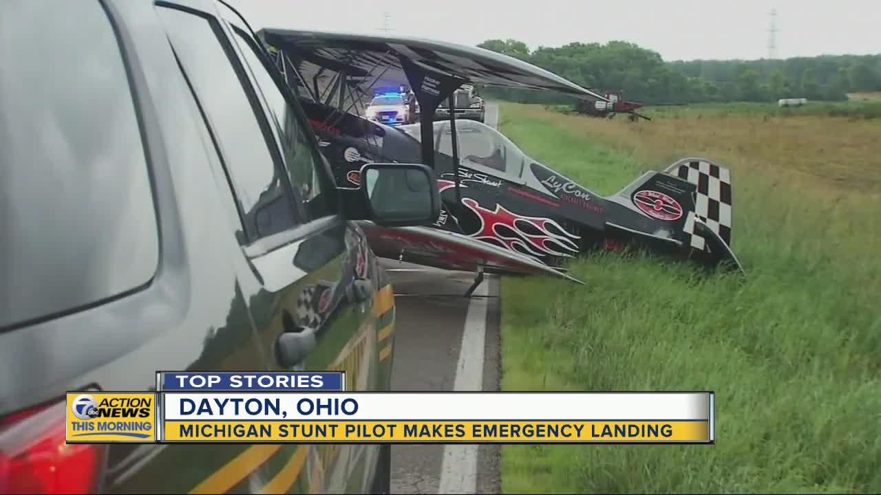 Michigan stunt pilot makes emergency landing in Ohio