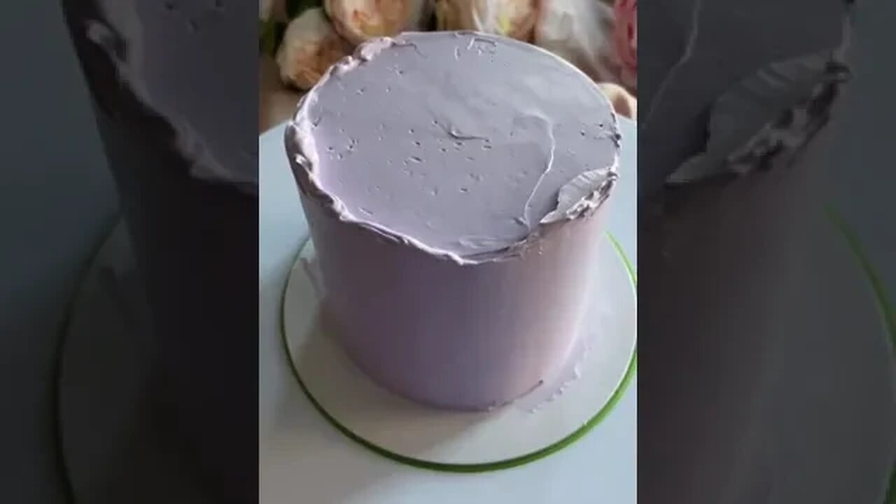 Quick little cake decorating video for you! Made these minis for my twin friends birthday 🎂