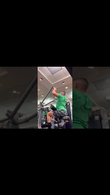 Featured Exercise: Machine Lat Pulldowns