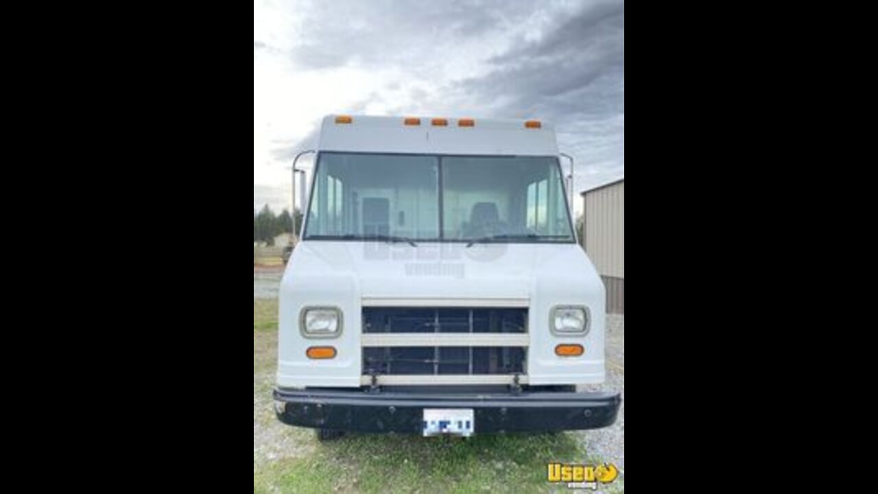2004 Chevrolet P30 Utilimaster Hair Salon Truck | Mobile Beauty Salon for Sale in Washington