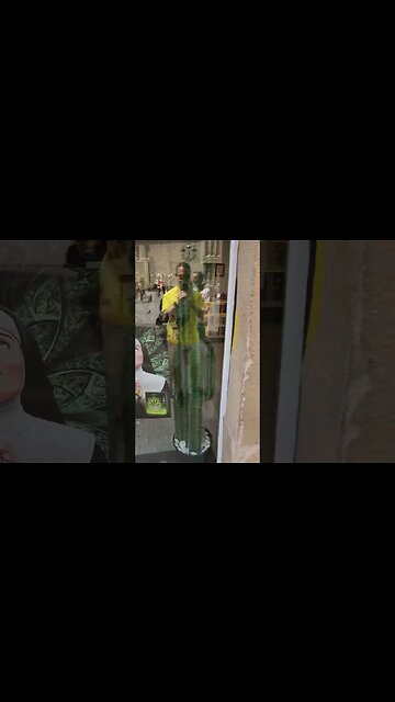 #Paseando▫️Ambiente 📌 Tienda Erótica y Basílica de la santa maría del mar 🌍 #Barcelona 🇪🇸