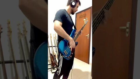 Crazy Little Thing Called Love - Queen (Bass cover)