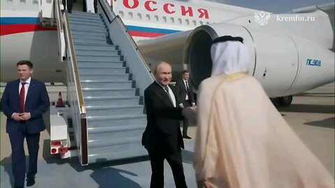 Vladimir Putin Arrives in UAE to Begin Rare