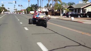 Le père Noël arrive en Californie... à moto!