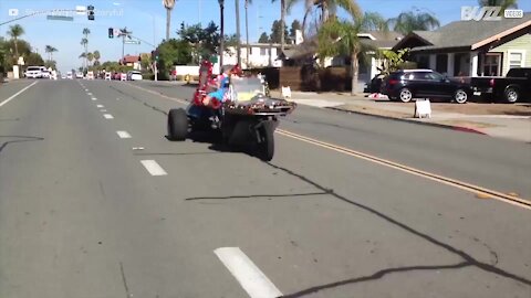 Le père Noël arrive en Californie... à moto!