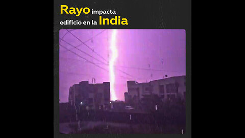 Captan momento exacto del impacto de un rayo contra un edificio en India