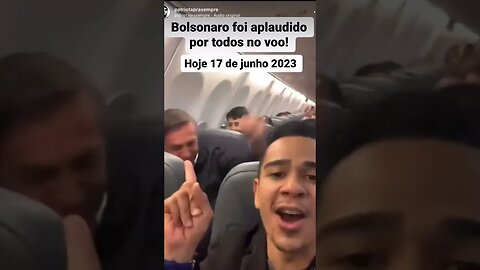 Bolsonaro é aplaudido novamente em voo. Entenderam por que o Lula tem uma fixação pelo capitão?