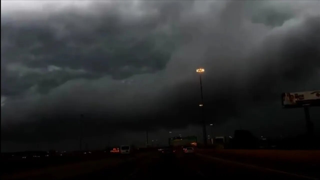 The sun disappeared and the sky turned into darkness in USA ! Scary thunder storm hits Texas