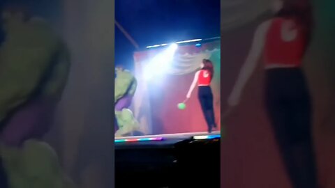 OS VINGADORES NO CIRCO DA ALEGRIA, DANÇANDO HULK, HOMEM-ARANHA E CAPITÃO AMÉRICA, LIKE