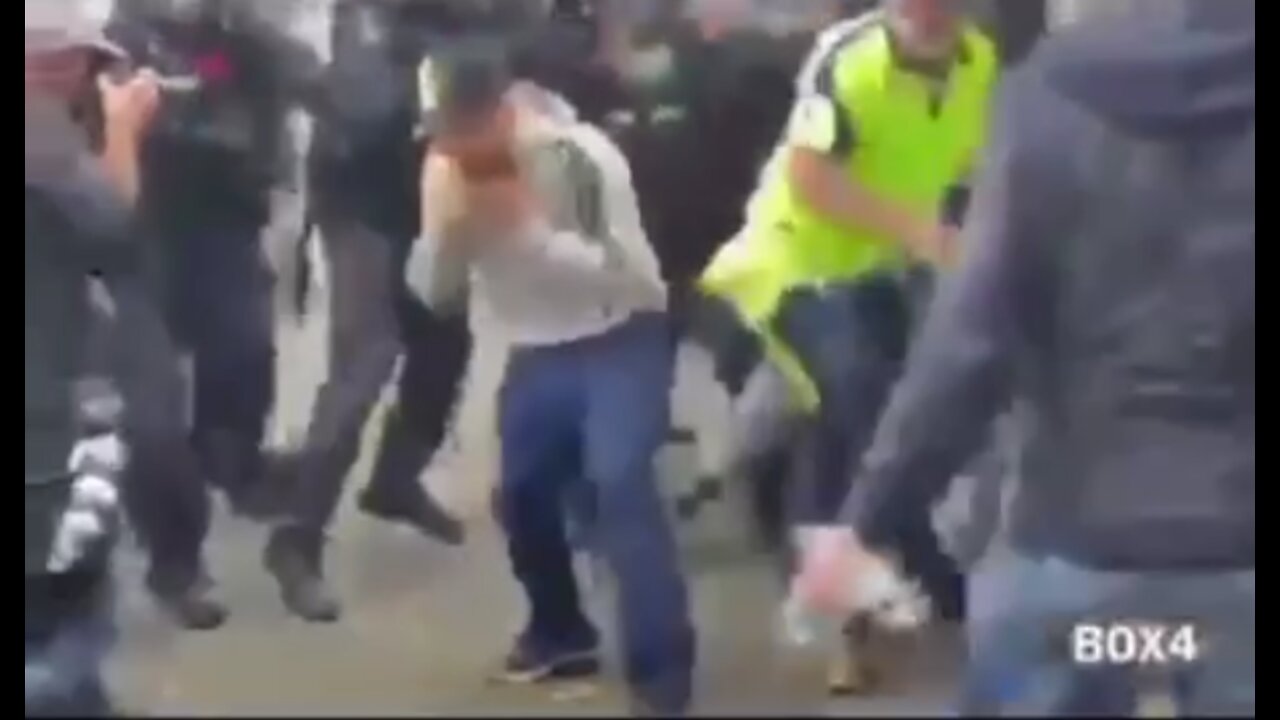 Melbourne Covid Lockdown Police removing People from Street