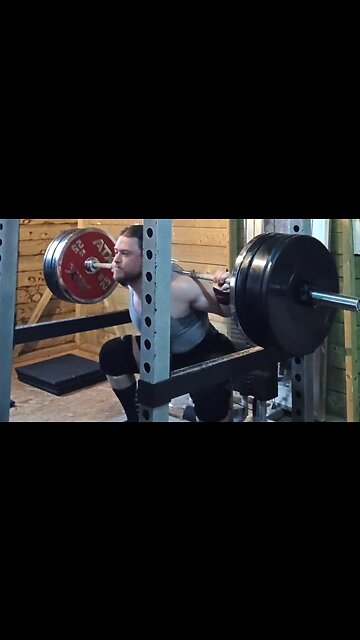 170 Kgs x 2 Paused Squat. New PR!