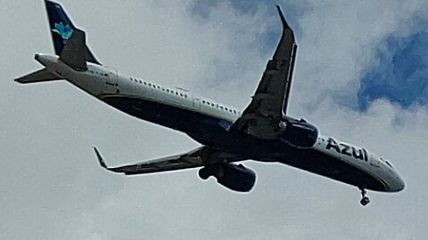 Boeing 737-800 PR-VBL vindo do Rio de Janeiro Airbus A321NEO PR-YJA vindo de Campinas para Fortaleza