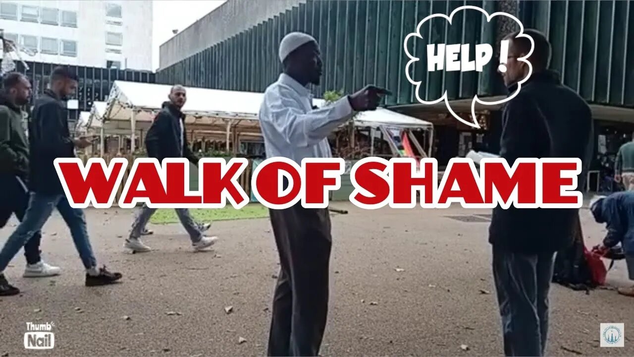 Christian Preacher comes to the Dawah Stall. Ft Abdullaah