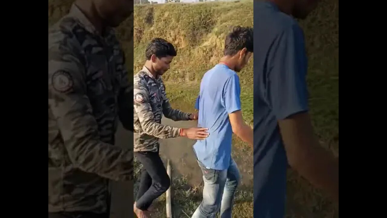 पानी में पार होने का अनोखा अनुभव हासिल है इंसान को 😂🤣😂🤣 #shorts #ytshorts #tiktok #viral #tunboy