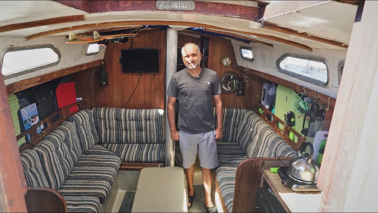 Man lives full time on SailBoat in San Francisco for only 400$ a month!