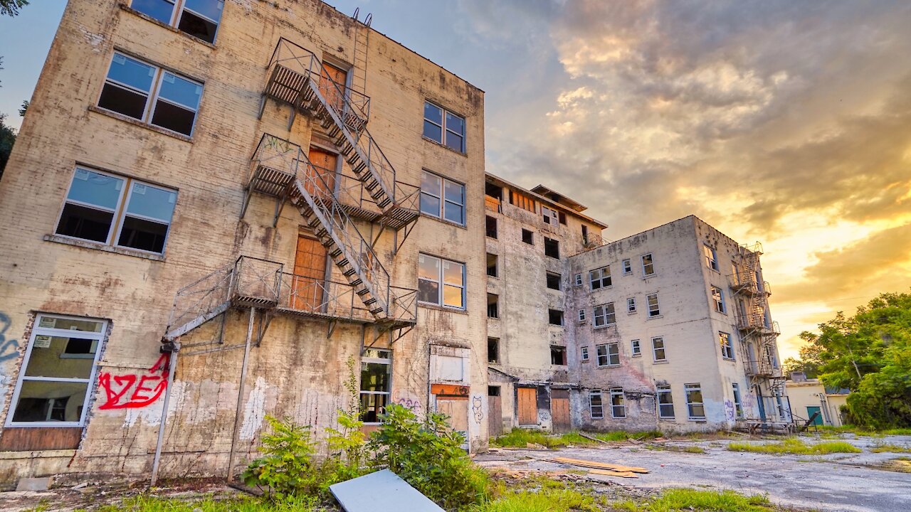 Amazing "Fireproof" Abandoned Hotel In Florida