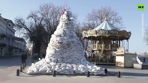 Barricades erected as Odessa prepares for Russian forces|| RT UNcensored covered news