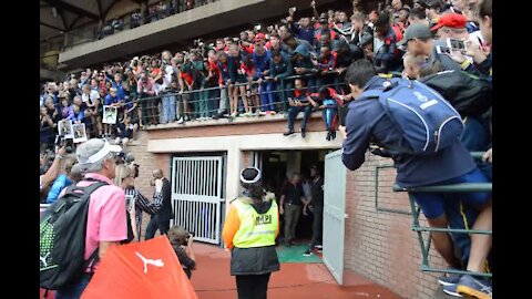 VIDEO-BOLT: Crowd goes wild as Usain Bolt makes an appearance at Ruimsig Athletics Stadium (jbN)