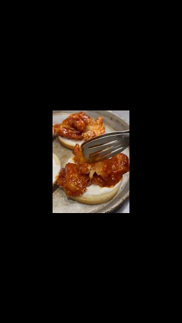 Korean fried chicken burger 🍔#ytshorts #shorts #Food #Streetfood #UpFoodReview