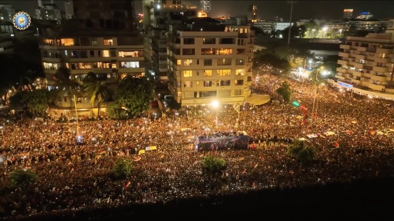 Champion Men in Blue jam Mumbai city with the Victory Parade