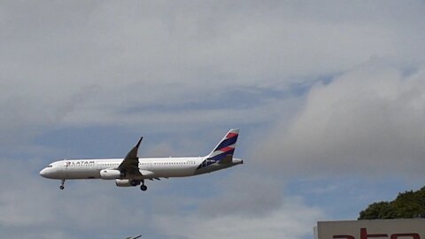 Airbus A321 PT-MXL llega desde Brasilia hacia Manaus