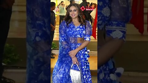 Huma Qureshi looks STUNNING as she poses for paps at Madhu Mantena's wedding reception 💙 #shorts