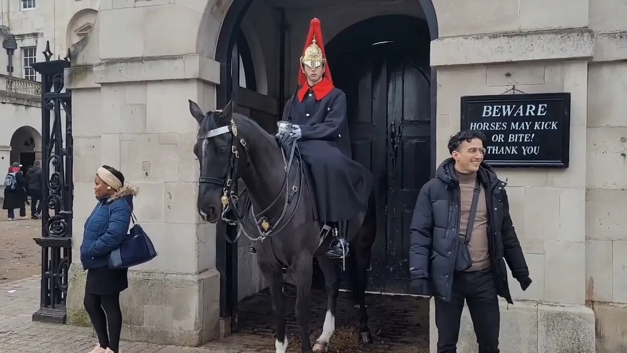 The look on her face when she gets to close #thekingsguard