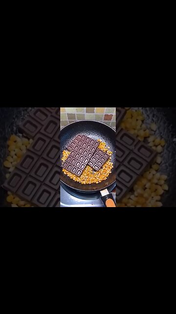 Popcorn with chocolate.