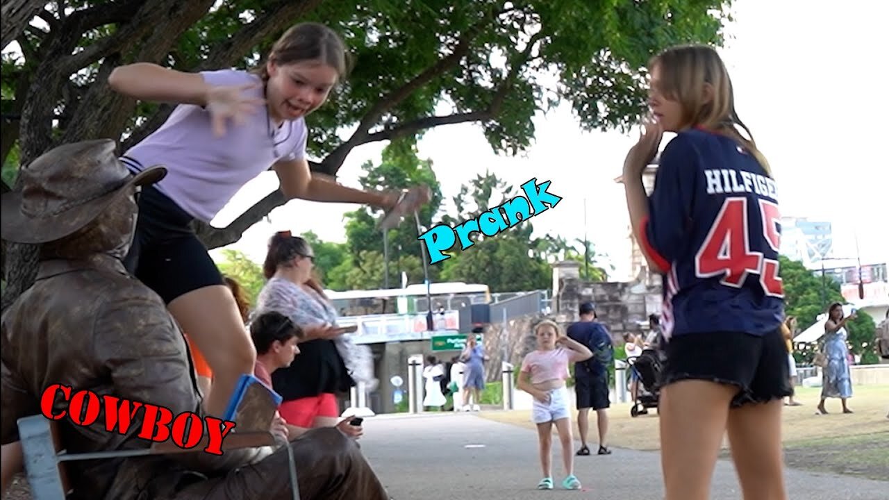 Cowboy_prank in Australia funniest reactions. lelucon statue prank. luco patung