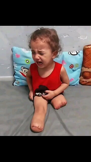 Look at this girl in Gaza Palestine 😭😭😭⏬⏬Pls read descrip