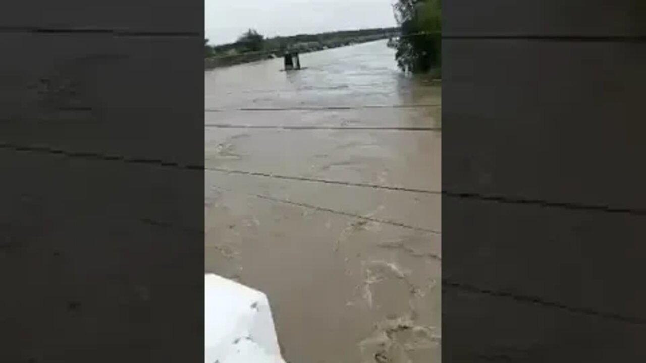 Sitwasyon sa Pototan Bridge mabaskog ang daludo sang tubig baha sa suba #PaengPH Video credit to: S