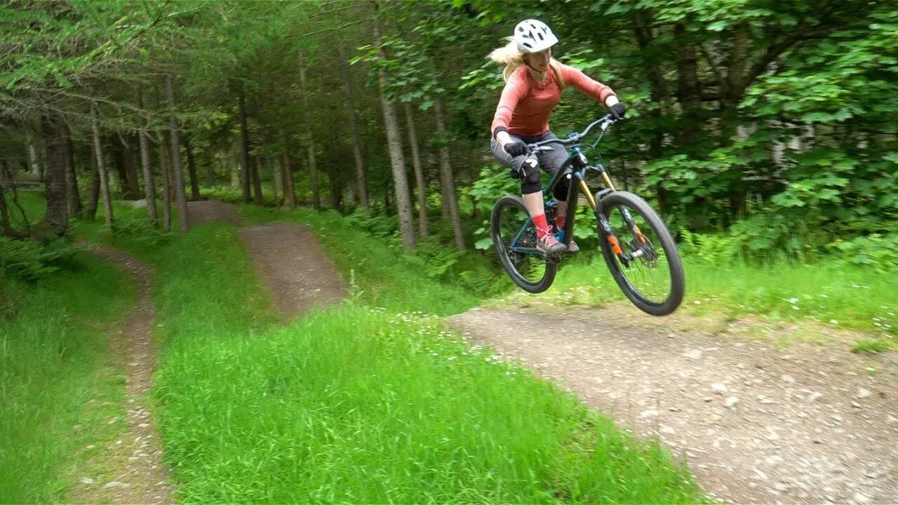 JUMPS & DROPS AT GLENTRESS MTB BIKEPARK NEAR PEEBLES, SCOTLAND