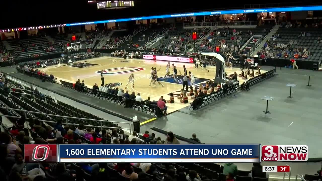 Omaha men's basketball hosts "kids day"