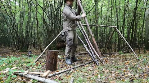 Solo Moss Survival Shelter Build &11