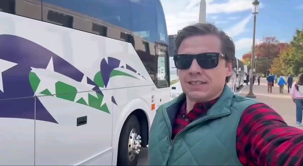 BUSTED: A massive line of buses are outside of Kamala Harris’s D.C. Ellipse rally