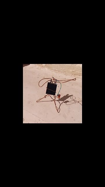 Watch This Weird Looking Solar Vibration Motor Robot