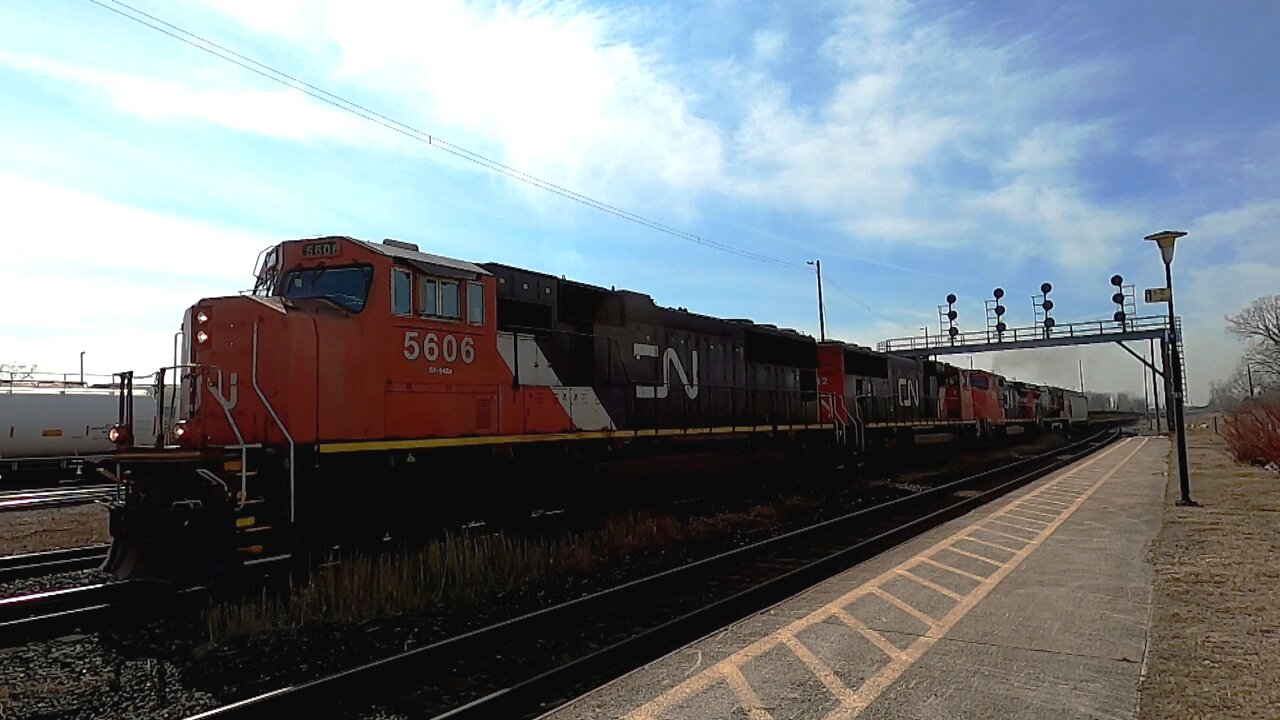 CN 5606 CN 5742 CN 2609 & CN 2694 Engines Manifest Train In Ontario