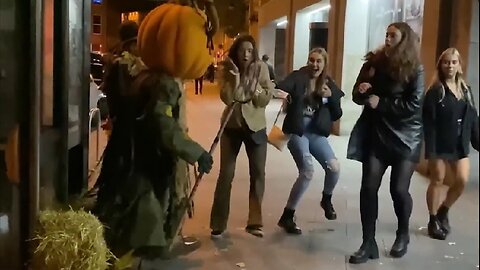 Funny Pranks on Halloween 😱🤣😱🤣 #funny #prank