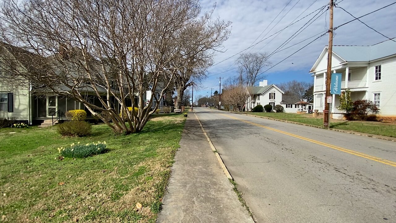 Walk and talk tour of the East Bend, NC, town center - Small Towns - Cities - Vlogging America