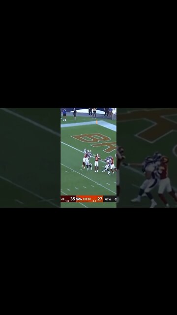 Russell Wilson With the Hail Mary! #sportsbettingpicks #sports #nfl #sportsbettingexpert