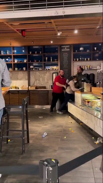 Spirit Airlines Passenger Fights Employees At Fast Food Chain