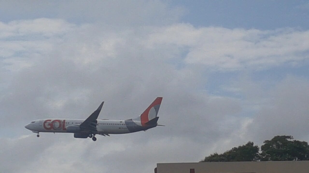 Boeing 737 MAX 8 PR-XMP e Boeing 737-800 PR-GTB vindo de Fortaleza para Manaus