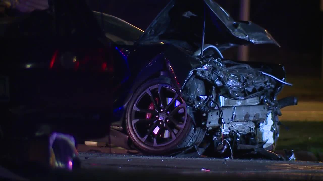 WB Michigan Ave. in Dearborn closed after crash