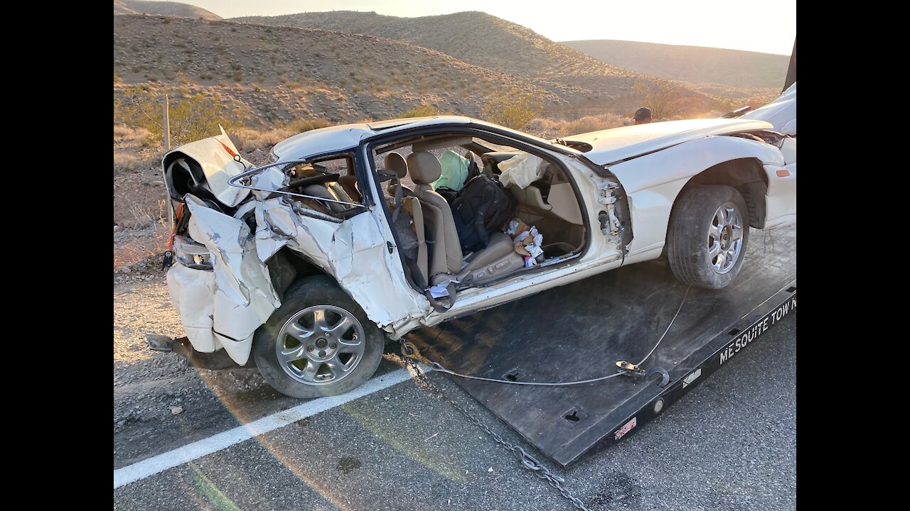 2 dead in a rollover crash outside of Las Vegas