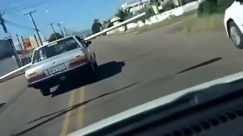 ESSE E DOIDO, VEJA O QUE ELE FEZ COM O CARRO #shorts