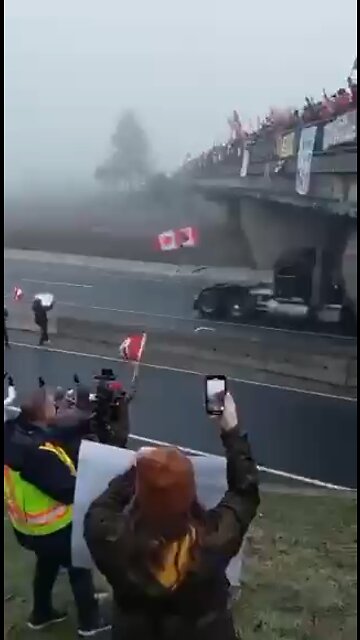 Canadian Truckers Resisting The Vaccine Mandate
