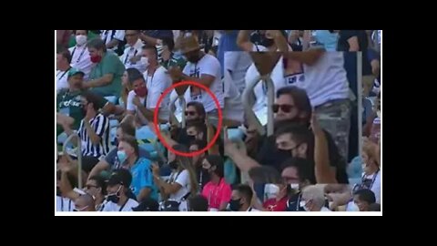 Faustão é flagrado na arquibancada do Maracanã - Fique em casa? Ou aglomera mais?