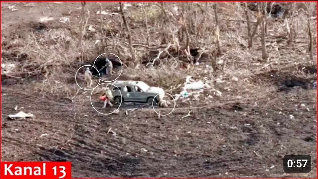 Ukrainian soldiers attack Russians’ trench with grenades and machine guns